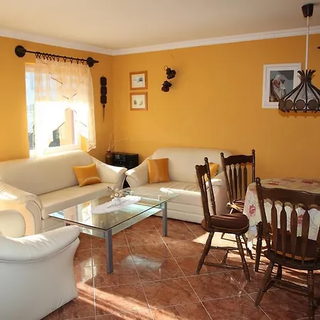 Edina 아파트 잘라카로쉬