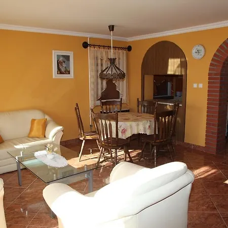 Edina 잘라카로쉬